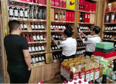 市市場監管局龍華局開展“九號查酒”專項執法行動，規范酒類經營秩序